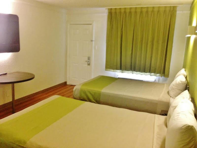Motel 6-Austin, Tx - Midtown Zewnętrze zdjęcie