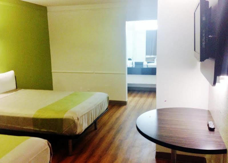 Motel 6-Austin, Tx - Midtown Zewnętrze zdjęcie